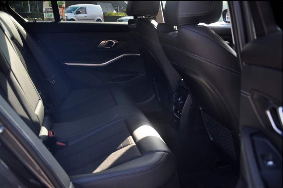 BMW 3-serie 320i Business Edition Plus | Adaptive Cruise | 44.000 km!
