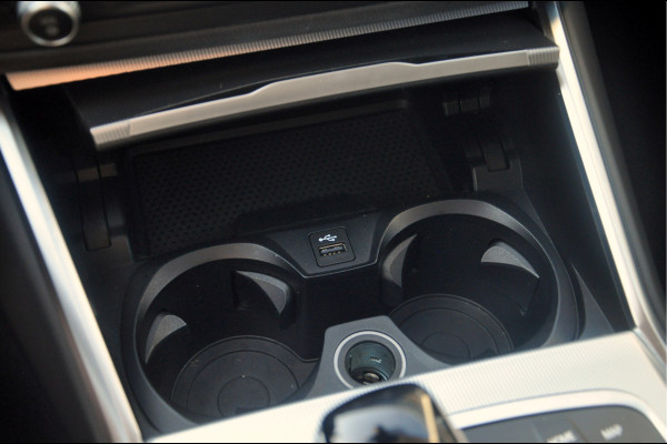 BMW 3-serie 320i Business Edition Plus | Adaptive Cruise | 44.000 km!