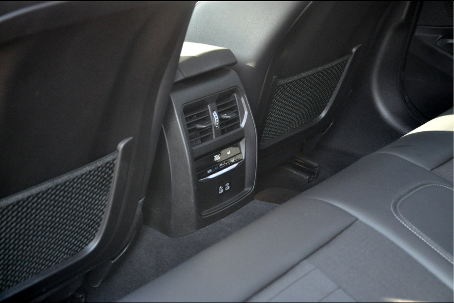 BMW 3-serie 320i Business Edition Plus | Adaptive Cruise | 44.000 km!