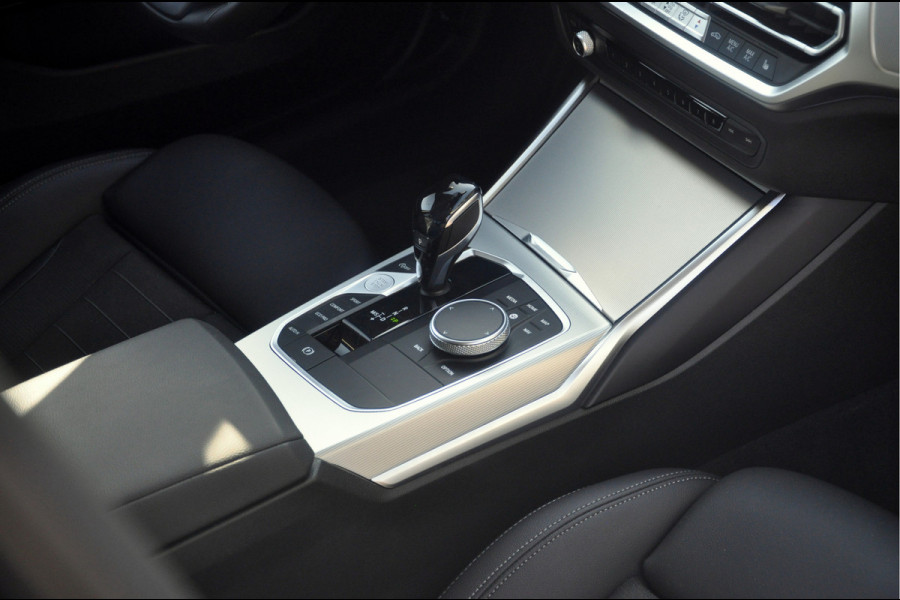BMW 3-serie 320i Business Edition Plus | Adaptive Cruise | 44.000 km!