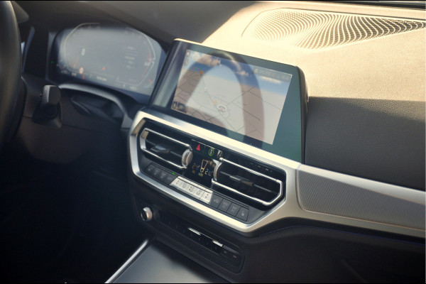 BMW 3-serie 320i Business Edition Plus | Adaptive Cruise | 44.000 km!