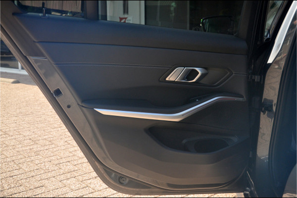 BMW 3-serie 320i Business Edition Plus | Adaptive Cruise | 44.000 km!