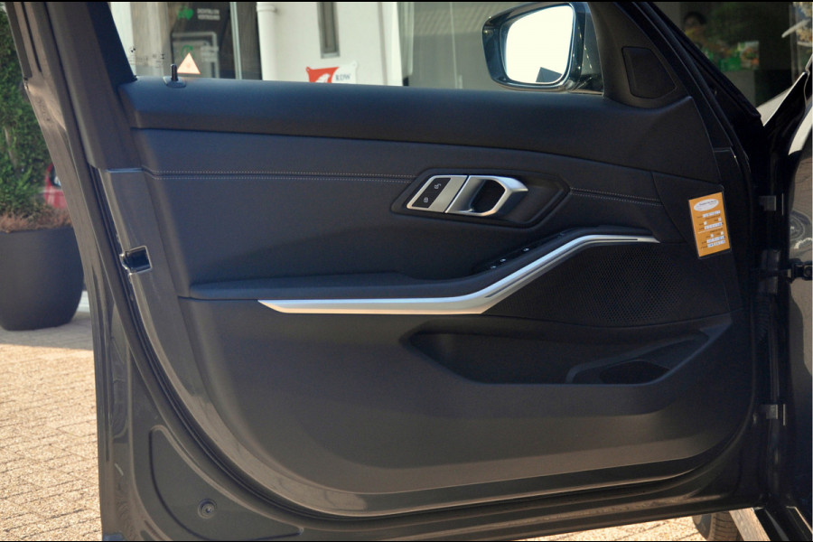 BMW 3-serie 320i Business Edition Plus | Adaptive Cruise | 44.000 km!