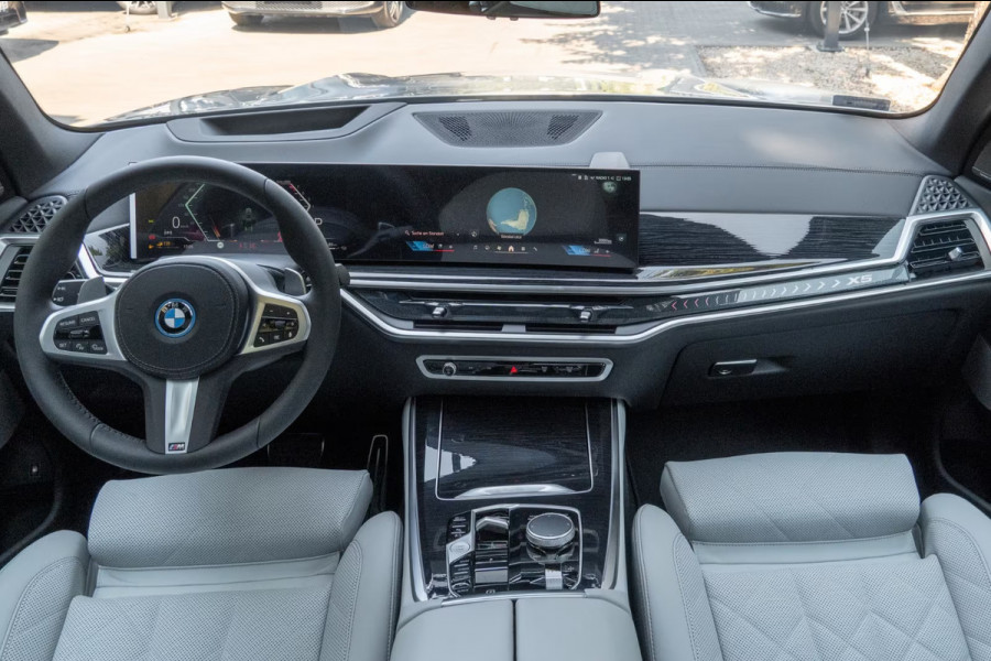 BMW X5 xDrive50e M-SPORT Pro ** LED, GRAU LEDER, NAVI+, PANORAMA, TREKH, 22-invh LMV, LUCHT ** Ex BMW - UNFALLFREI ** ** INFORMEER OOK NAAR ONZE AANTREKKELIJKE FINANCIAL-LEASE TARIEVEN **