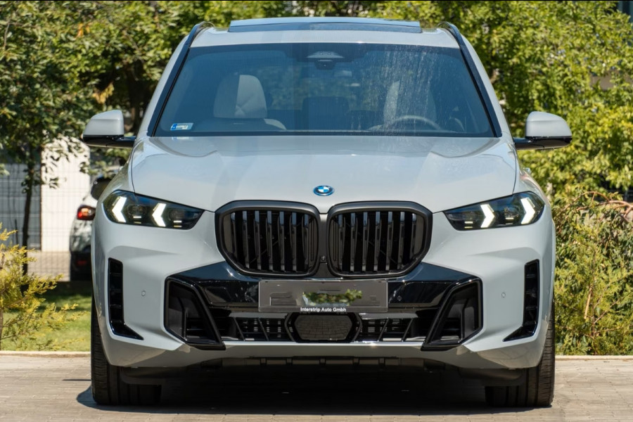 BMW X5 xDrive50e M-SPORT Pro ** LED, GRAU LEDER, NAVI+, PANORAMA, TREKH, 22-invh LMV, LUCHT ** Ex BMW - UNFALLFREI ** ** INFORMEER OOK NAAR ONZE AANTREKKELIJKE FINANCIAL-LEASE TARIEVEN **