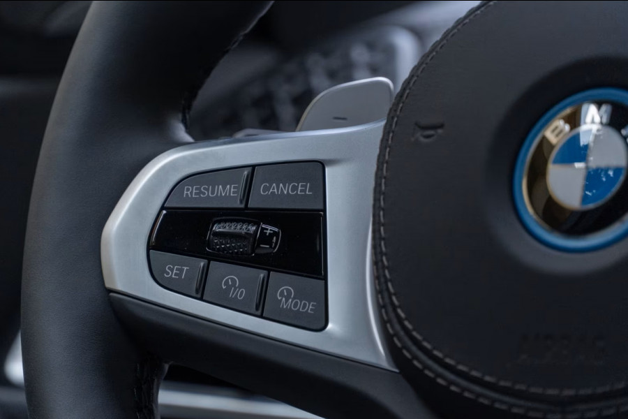 BMW X5 xDrive50e M-SPORT Pro ** LED, GRAU LEDER, NAVI+, PANORAMA, TREKH, 22-invh LMV, LUCHT ** Ex BMW - UNFALLFREI ** ** INFORMEER OOK NAAR ONZE AANTREKKELIJKE FINANCIAL-LEASE TARIEVEN **