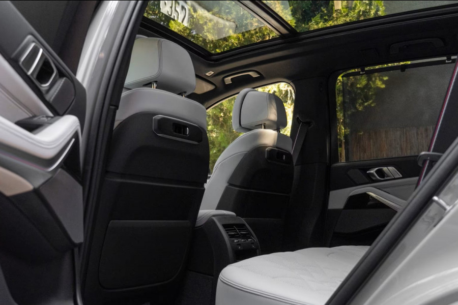 BMW X5 xDrive50e M-SPORT Pro ** LED, GRAU LEDER, NAVI+, PANORAMA, TREKH, 22-invh LMV, LUCHT ** Ex BMW - UNFALLFREI ** ** INFORMEER OOK NAAR ONZE AANTREKKELIJKE FINANCIAL-LEASE TARIEVEN **