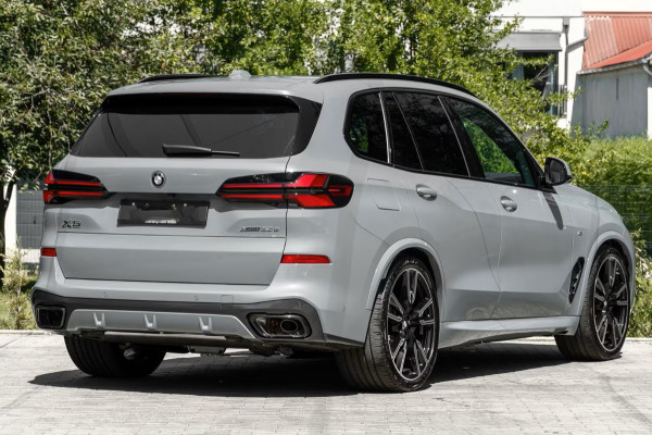 BMW X5 xDrive50e M-SPORT Pro ** LED, GRAU LEDER, NAVI+, PANORAMA, TREKH, 22-invh LMV, LUCHT ** Ex BMW - UNFALLFREI ** ** INFORMEER OOK NAAR ONZE AANTREKKELIJKE FINANCIAL-LEASE TARIEVEN **