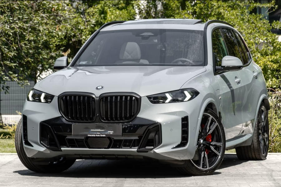 BMW X5 xDrive50e M-SPORT Pro ** LED, GRAU LEDER, NAVI+, PANORAMA, TREKH, 22-invh LMV, LUCHT ** Ex BMW - UNFALLFREI ** ** INFORMEER OOK NAAR ONZE AANTREKKELIJKE FINANCIAL-LEASE TARIEVEN **