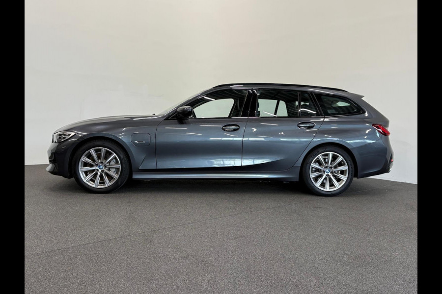 BMW 3 Serie Touring 330e Sportline Automaat 292pk Airco Navi Carplay PDC VA Adaptive Cruise Control Stoel/Stuurwielverwarming Full LED BMW HiFi