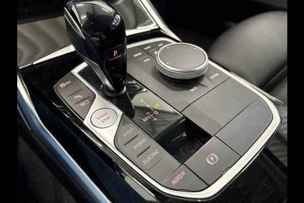 BMW 3 Serie Touring 330e Sportline Automaat 292pk Airco Navi Carplay PDC VA Adaptive Cruise Control Stoel/Stuurwielverwarming Full LED BMW HiFi