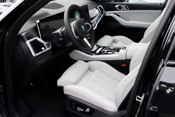 BMW X5 xDrive50e M-SPORT Pro ** LED, GRAU LEDER, NAVI+, PANO, DR.ASS+, TREKH, 22-invh LMV, LUCHT ** Ex BMW - UNFALLFREI ** ** INFORMEER OOK NAAR ONZE AANTREKKELIJKE FINANCIAL-LEASE TARIEVEN **