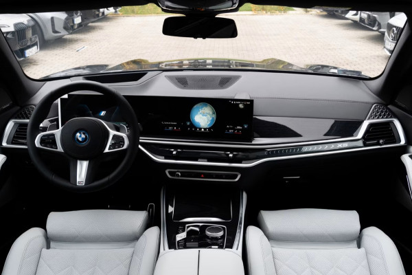 BMW X5 xDrive50e M-SPORT Pro ** LED, GRAU LEDER, NAVI+, PANO, DR.ASS+, TREKH, 22-invh LMV, LUCHT ** Ex BMW - UNFALLFREI ** ** INFORMEER OOK NAAR ONZE AANTREKKELIJKE FINANCIAL-LEASE TARIEVEN **