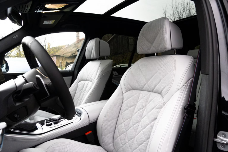 BMW X5 xDrive50e M-SPORT Pro ** LED, GRAU LEDER, NAVI+, PANO, DR.ASS+, TREKH, 22-invh LMV, LUCHT ** Ex BMW - UNFALLFREI ** ** INFORMEER OOK NAAR ONZE AANTREKKELIJKE FINANCIAL-LEASE TARIEVEN **