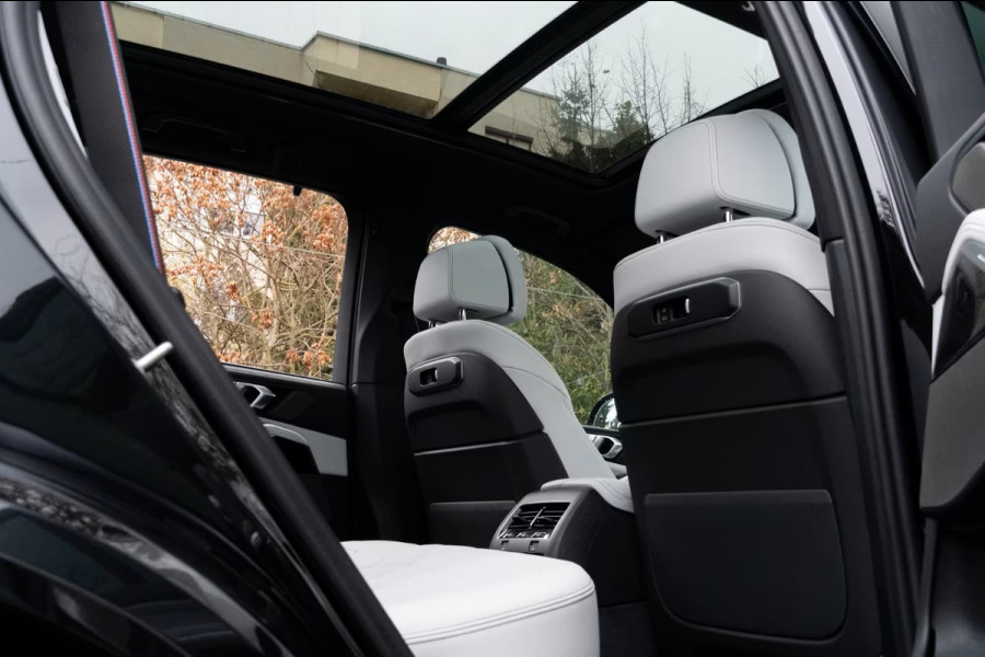 BMW X5 xDrive50e M-SPORT Pro ** LED, GRAU LEDER, NAVI+, PANO, DR.ASS+, TREKH, 22-invh LMV, LUCHT ** Ex BMW - UNFALLFREI ** ** INFORMEER OOK NAAR ONZE AANTREKKELIJKE FINANCIAL-LEASE TARIEVEN **