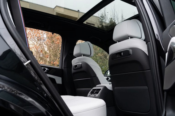 BMW X5 xDrive50e M-SPORT Pro ** LED, GRAU LEDER, NAVI+, PANO, DR.ASS+, TREKH, 22-invh LMV, LUCHT ** Ex BMW - UNFALLFREI ** ** INFORMEER OOK NAAR ONZE AANTREKKELIJKE FINANCIAL-LEASE TARIEVEN **