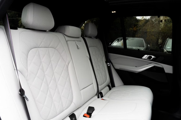 BMW X5 xDrive50e M-SPORT Pro ** LED, GRAU LEDER, NAVI+, PANO, DR.ASS+, TREKH, 22-invh LMV, LUCHT ** Ex BMW - UNFALLFREI ** ** INFORMEER OOK NAAR ONZE AANTREKKELIJKE FINANCIAL-LEASE TARIEVEN **