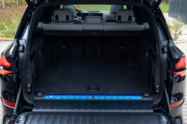 BMW X5 xDrive50e M-SPORT Pro ** LED, GRAU LEDER, NAVI+, PANO, DR.ASS+, TREKH, 22-invh LMV, LUCHT ** Ex BMW - UNFALLFREI ** ** INFORMEER OOK NAAR ONZE AANTREKKELIJKE FINANCIAL-LEASE TARIEVEN **