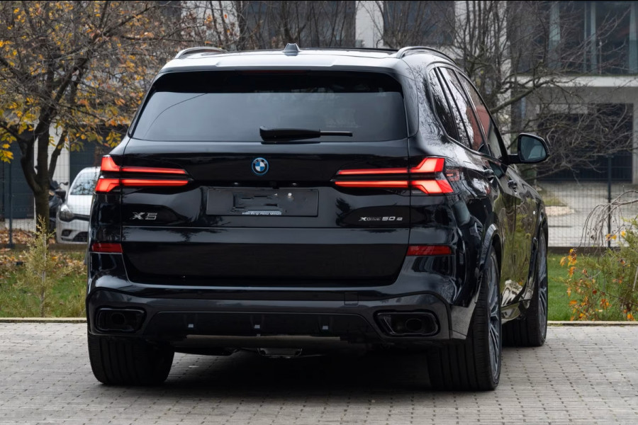 BMW X5 xDrive50e M-SPORT Pro ** LED, GRAU LEDER, NAVI+, PANO, DR.ASS+, TREKH, 22-invh LMV, LUCHT ** Ex BMW - UNFALLFREI ** ** INFORMEER OOK NAAR ONZE AANTREKKELIJKE FINANCIAL-LEASE TARIEVEN **