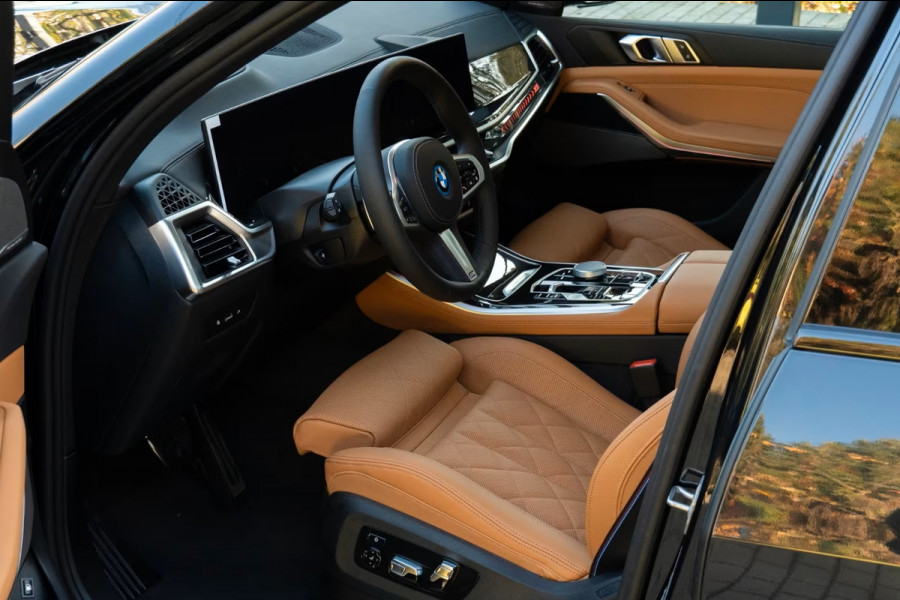 BMW X5 xDrive50e M-SPORT Pro ** LED, COGNAC LEDER, NAVI+, PANO, DR.ASS+, TREKH, 22-invh LMV, LUCHT ** Ex BMW - UNFALLFREI ** ** INFORMEER OOK NAAR ONZE AANTREKKELIJKE FINANCIAL-LEASE TARIEVEN **