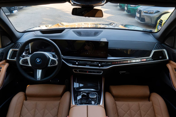 BMW X5 xDrive50e M-SPORT Pro ** LED, COGNAC LEDER, NAVI+, PANO, DR.ASS+, TREKH, 22-invh LMV, LUCHT ** Ex BMW - UNFALLFREI ** ** INFORMEER OOK NAAR ONZE AANTREKKELIJKE FINANCIAL-LEASE TARIEVEN **