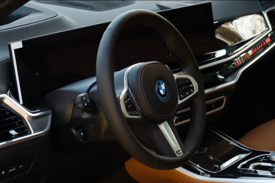 BMW X5 xDrive50e M-SPORT Pro ** LED, COGNAC LEDER, NAVI+, PANO, DR.ASS+, TREKH, 22-invh LMV, LUCHT ** Ex BMW - UNFALLFREI ** ** INFORMEER OOK NAAR ONZE AANTREKKELIJKE FINANCIAL-LEASE TARIEVEN **