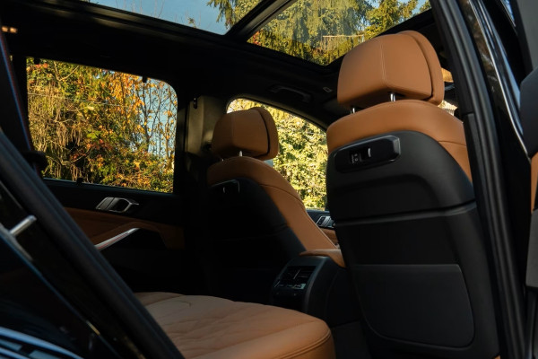 BMW X5 xDrive50e M-SPORT Pro ** LED, COGNAC LEDER, NAVI+, PANO, DR.ASS+, TREKH, 22-invh LMV, LUCHT ** Ex BMW - UNFALLFREI ** ** INFORMEER OOK NAAR ONZE AANTREKKELIJKE FINANCIAL-LEASE TARIEVEN **