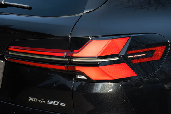 BMW X5 xDrive50e M-SPORT Pro ** LED, COGNAC LEDER, NAVI+, PANO, DR.ASS+, TREKH, 22-invh LMV, LUCHT ** Ex BMW - UNFALLFREI ** ** INFORMEER OOK NAAR ONZE AANTREKKELIJKE FINANCIAL-LEASE TARIEVEN **