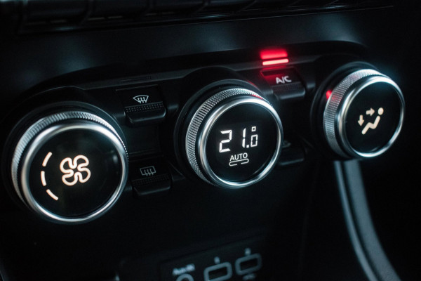 Renault Captur 1.6 E-Tech Full Hybrid 145 Intens [ Dealeronderhouden Carplay Camera Keyless LED Digital Dashboard ]