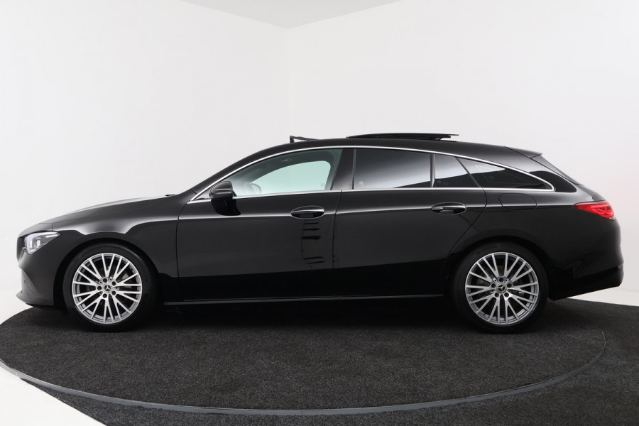 Mercedes-Benz CLA-Klasse Shooting Brake 180 Solution Luxury (PANORAMADAK, SFEERVERLICHTING, CAMERA, TREKHAAK WEGKLAPBAAR)