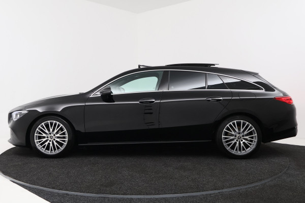Mercedes-Benz CLA-Klasse Shooting Brake 180 Solution Luxury (PANORAMADAK, SFEERVERLICHTING, CAMERA, TREKHAAK WEGKLAPBAAR)