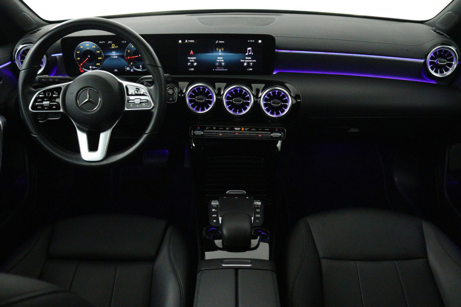 Mercedes-Benz CLA-Klasse Shooting Brake 180 Solution Luxury (PANORAMADAK, SFEERVERLICHTING, CAMERA, TREKHAAK WEGKLAPBAAR)