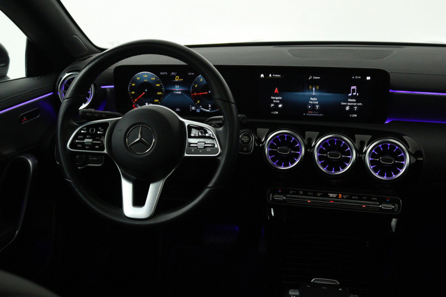 Mercedes-Benz CLA-Klasse Shooting Brake 180 Solution Luxury (PANORAMADAK, SFEERVERLICHTING, CAMERA, TREKHAAK WEGKLAPBAAR)