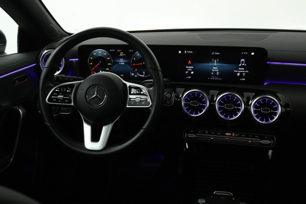 Mercedes-Benz CLA-Klasse Shooting Brake 180 Solution Luxury (PANORAMADAK, SFEERVERLICHTING, CAMERA, TREKHAAK WEGKLAPBAAR)