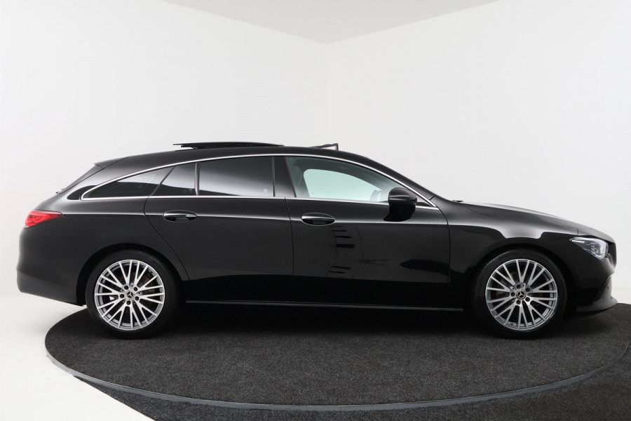 Mercedes-Benz CLA-Klasse Shooting Brake 180 Solution Luxury (PANORAMADAK, SFEERVERLICHTING, CAMERA, TREKHAAK WEGKLAPBAAR)