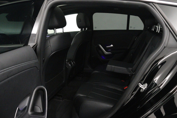 Mercedes-Benz CLA-Klasse Shooting Brake 180 Solution Luxury (PANORAMADAK, SFEERVERLICHTING, CAMERA, TREKHAAK WEGKLAPBAAR)