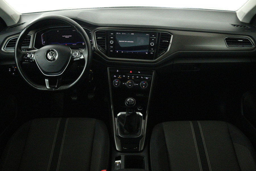 Volkswagen T-Roc 1.0 TSI Style (PANORAMADAK, DIGATALE COCKPIT, PDC, LED, CLIMA, STOELVERWARMING)