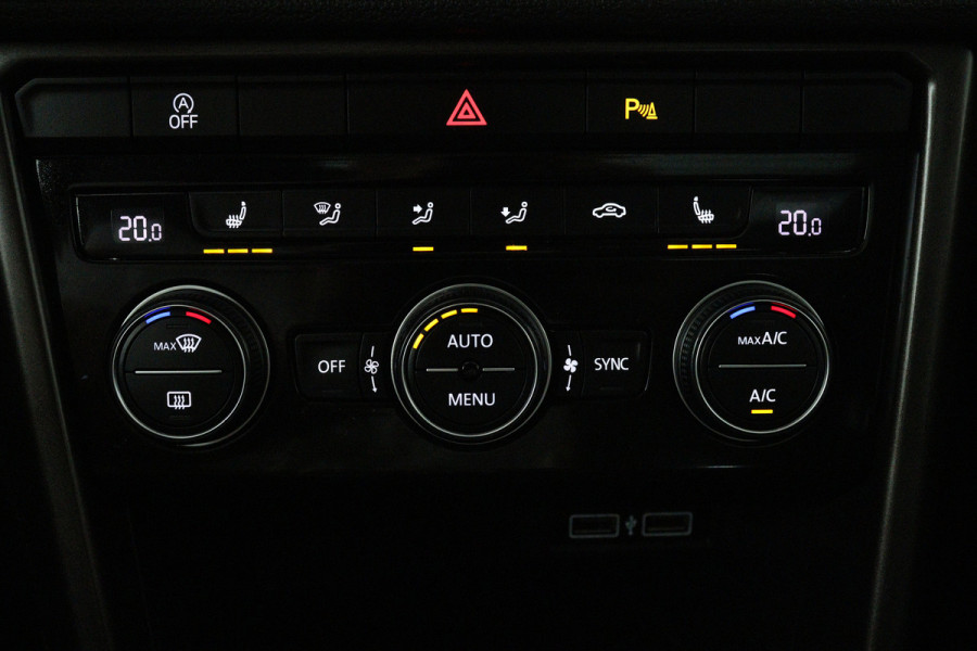 Volkswagen T-Roc 1.0 TSI Style (PANORAMADAK, DIGATALE COCKPIT, PDC, LED, CLIMA, STOELVERWARMING)