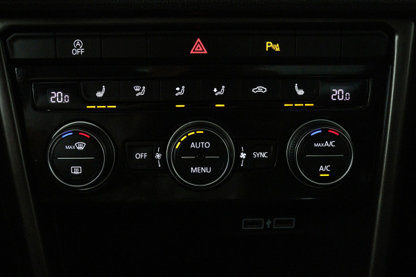 Volkswagen T-Roc 1.0 TSI Style (PANORAMADAK, DIGATALE COCKPIT, PDC, LED, CLIMA, STOELVERWARMING)