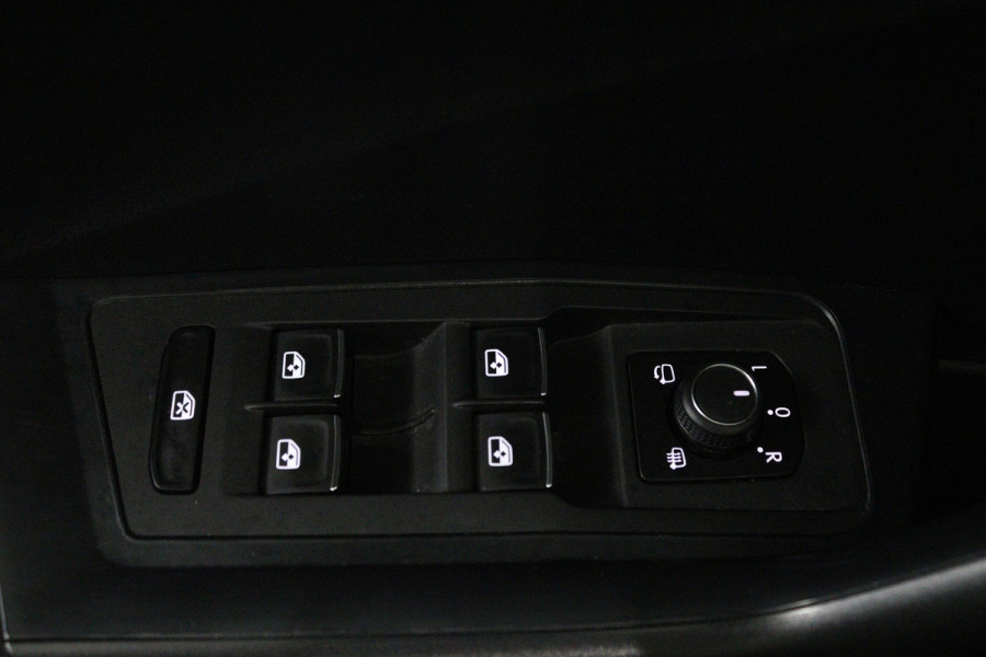 Volkswagen T-Roc 1.0 TSI Style (PANORAMADAK, DIGATALE COCKPIT, PDC, LED, CLIMA, STOELVERWARMING)