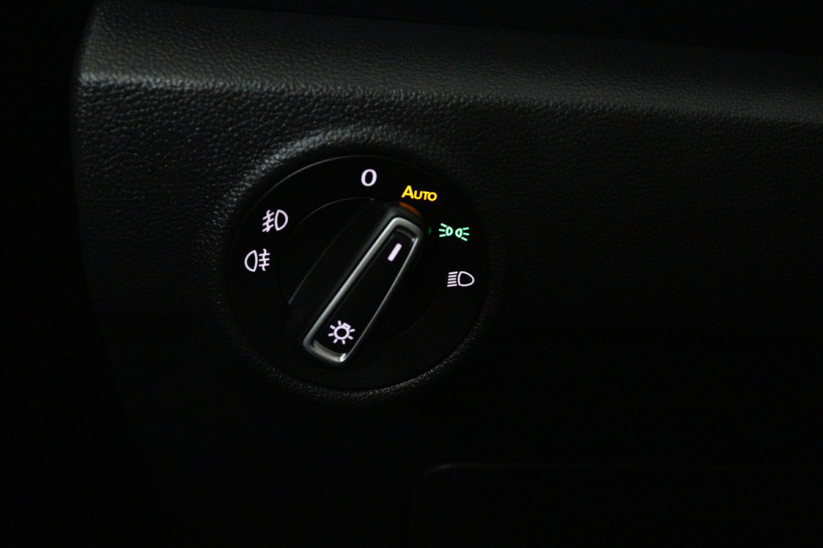 Volkswagen T-Roc 1.0 TSI Style (PANORAMADAK, DIGATALE COCKPIT, PDC, LED, CLIMA, STOELVERWARMING)