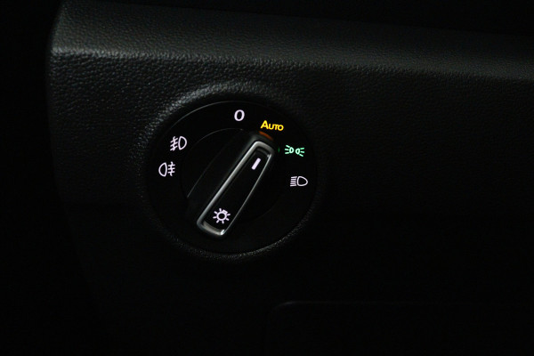 Volkswagen T-Roc 1.0 TSI Style (PANORAMADAK, DIGATALE COCKPIT, PDC, LED, CLIMA, STOELVERWARMING)