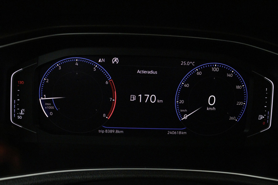 Volkswagen T-Roc 1.0 TSI Style (PANORAMADAK, DIGATALE COCKPIT, PDC, LED, CLIMA, STOELVERWARMING)