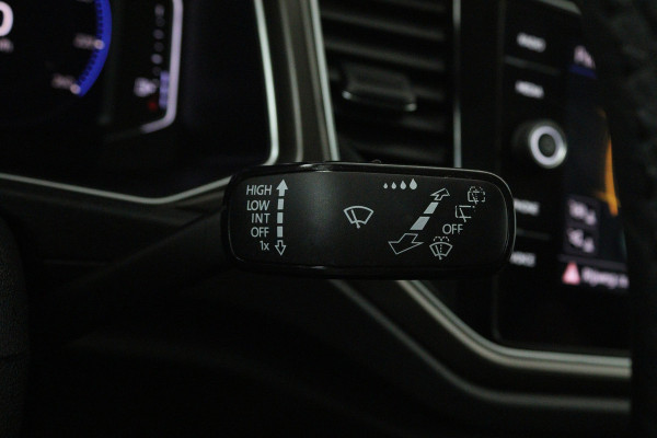 Volkswagen T-Roc 1.0 TSI Style (PANORAMADAK, DIGATALE COCKPIT, PDC, LED, CLIMA, STOELVERWARMING)