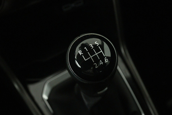 Volkswagen T-Roc 1.0 TSI Style (PANORAMADAK, DIGATALE COCKPIT, PDC, LED, CLIMA, STOELVERWARMING)