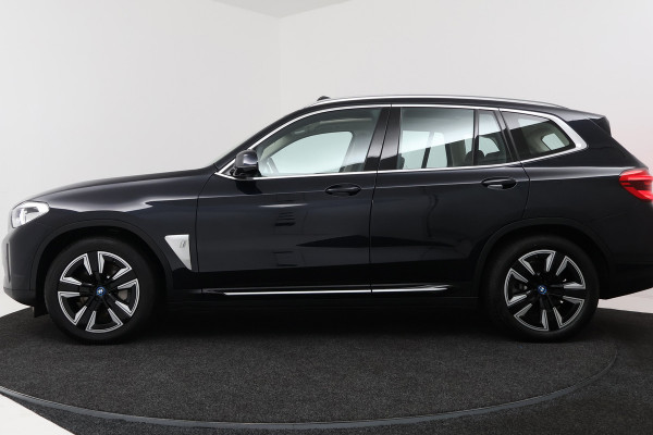 BMW iX3 Executive 80 kWh (PANORAMADAK, SFEERVERLICHTING, ADAPTIVE CRUISE, AUTOPILOT, STOELVERWARMING, 1e EIGENAAR)
