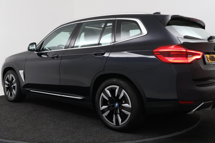 BMW iX3 Executive 80 kWh (PANORAMADAK, SFEERVERLICHTING, ADAPTIVE CRUISE, AUTOPILOT, STOELVERWARMING, 1e EIGENAAR)