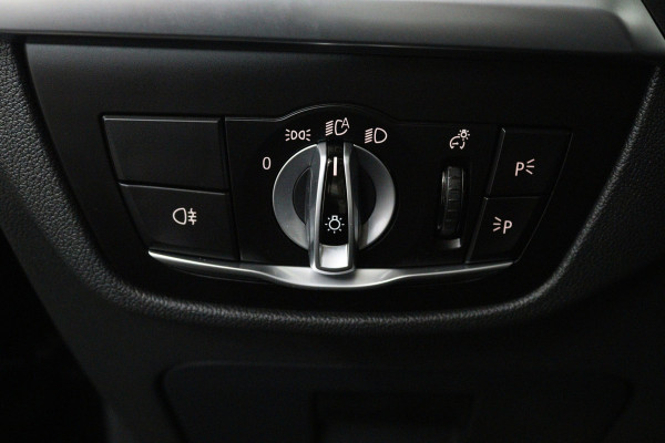BMW iX3 Executive 80 kWh (PANORAMADAK, SFEERVERLICHTING, ADAPTIVE CRUISE, AUTOPILOT, STOELVERWARMING, 1e EIGENAAR)