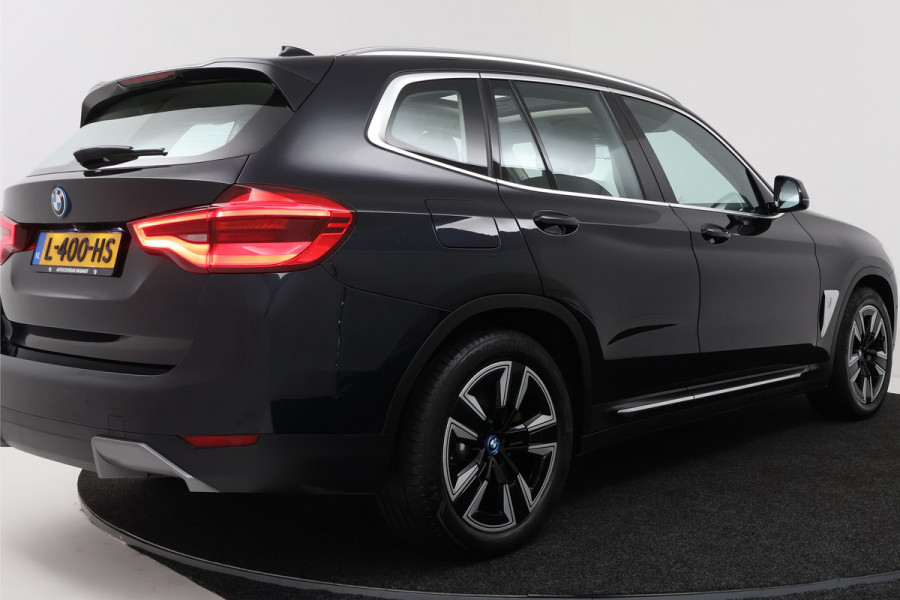 BMW iX3 Executive 80 kWh (PANORAMADAK, SFEERVERLICHTING, ADAPTIVE CRUISE, AUTOPILOT, STOELVERWARMING, 1e EIGENAAR)