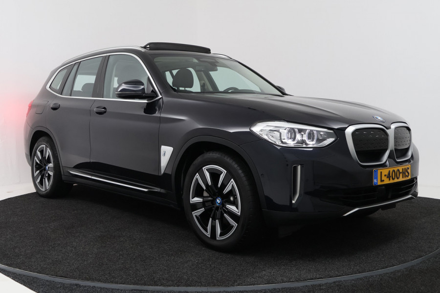 BMW iX3 Executive 80 kWh (PANORAMADAK, SFEERVERLICHTING, ADAPTIVE CRUISE, AUTOPILOT, STOELVERWARMING, 1e EIGENAAR)